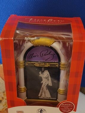 Elvis Presley “Don’t Be Cruel” Musical Jukebox Ornament – Heirloom Collection